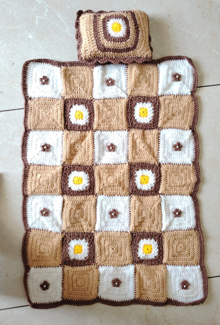 Blanket pillow set