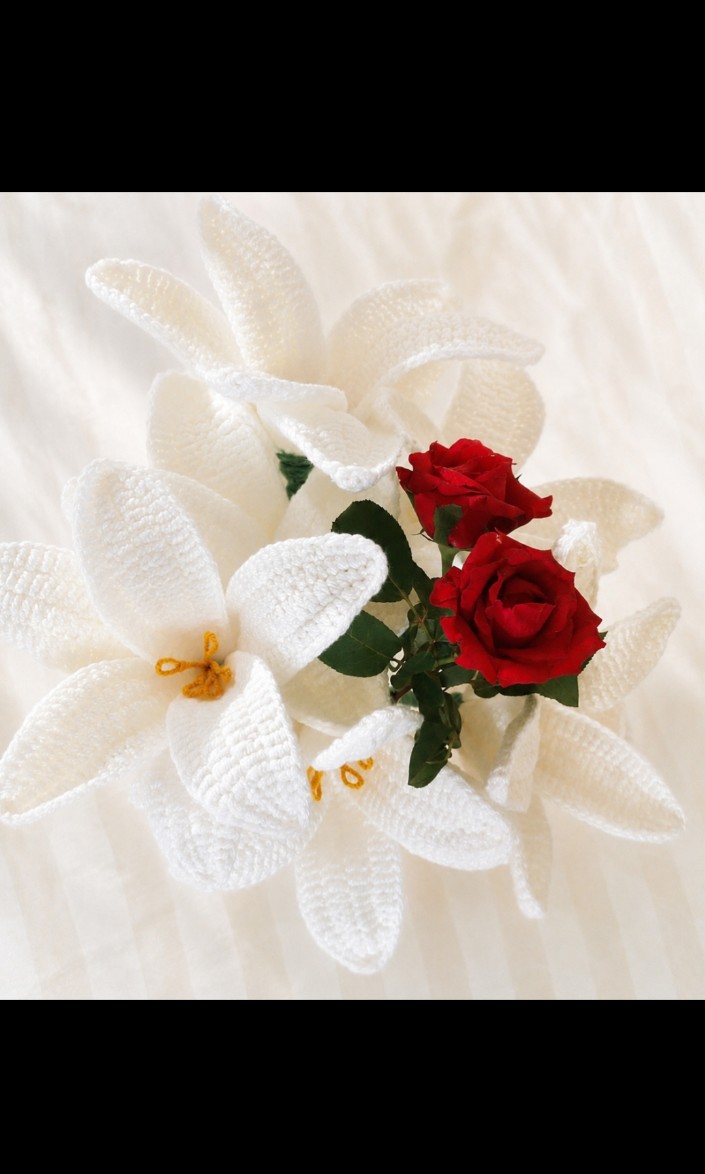 Crochet lily flower