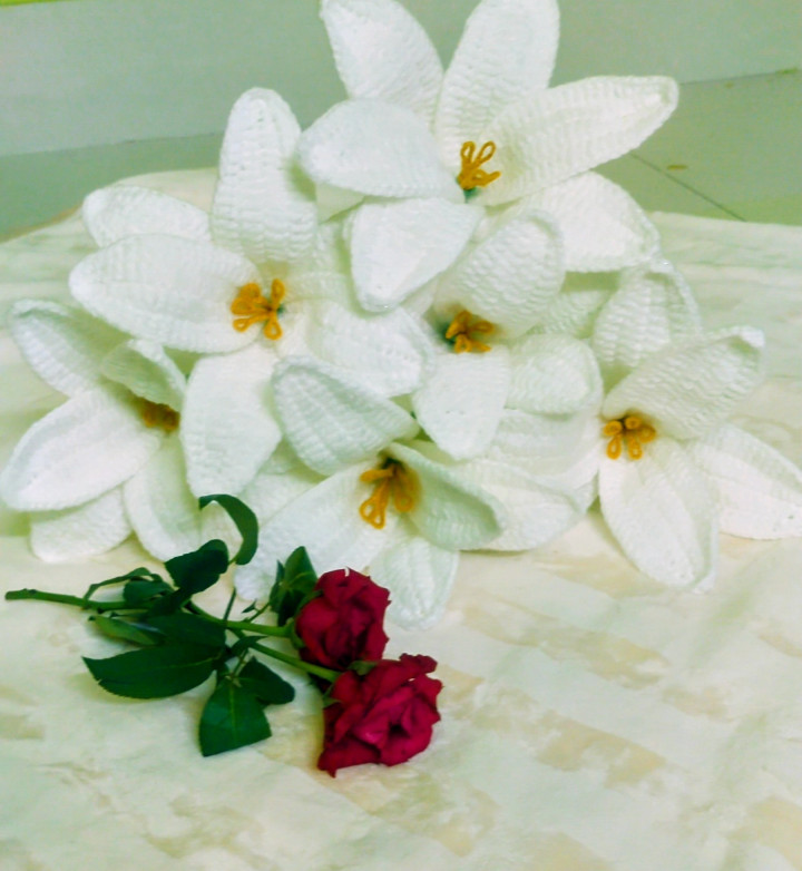 Crochet lily flower