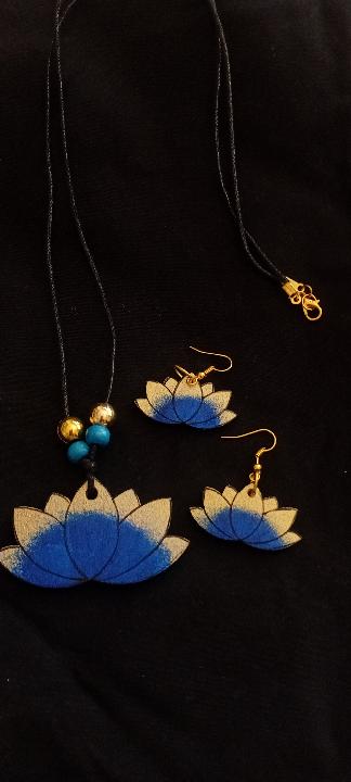 Necklace With earrings 4