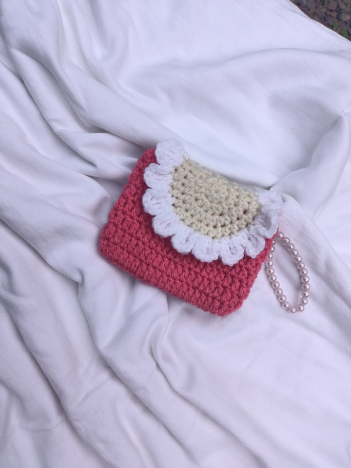 Small pouch 